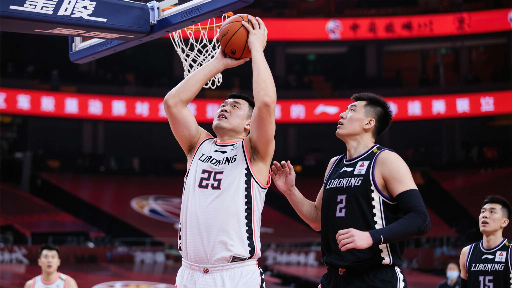 京粤大战周琦7罚中1都未能帮助广东队,杜锋不下课天理难容 京粤大战周琦7罚中1都未能帮助广东队,杜锋不下课天理难容
